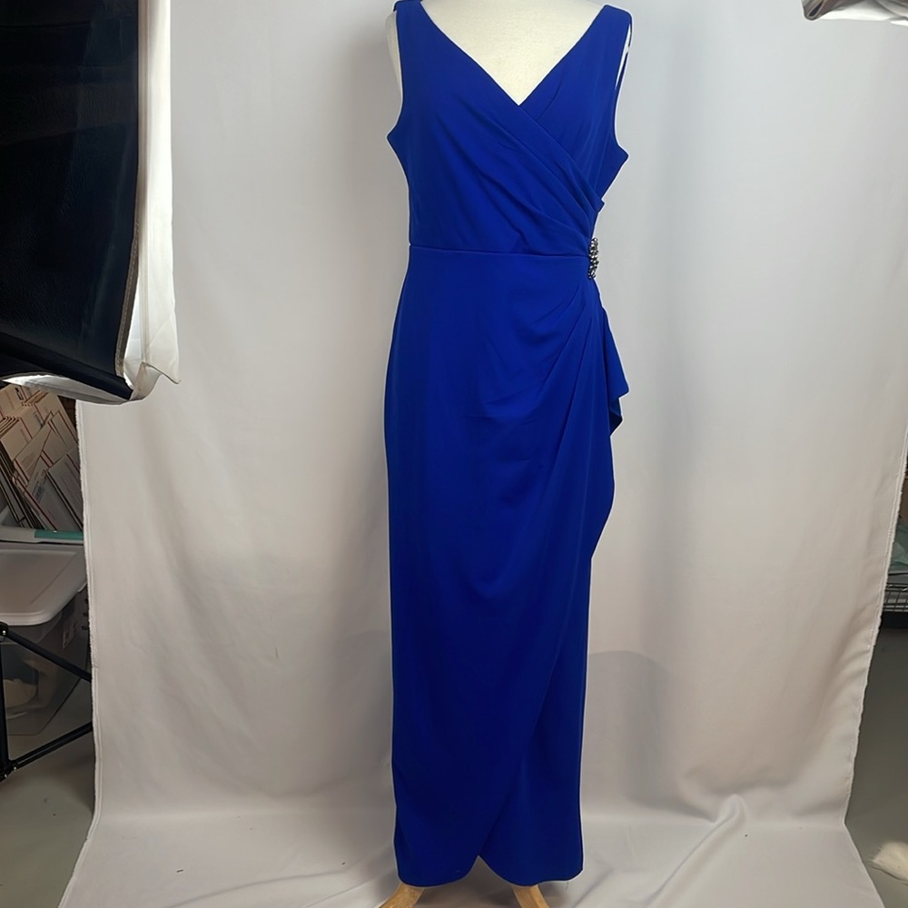 SLNY Slimming Long Ruched Gown with Ruffle - Picture 3 of 11